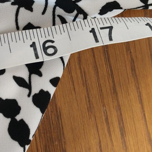 Talbots Black/White Floral Dress - Size Mp-Petite 3/4 sleeves, V Neck - Picture 5 of 7